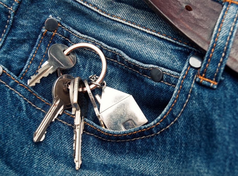 House keys in the jeans pocket.